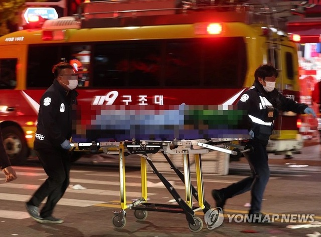 Giẫm đạp kinh hoàng tại lễ hội Halloween ở Seoul, 50 người ngừng tim - Ảnh 2.