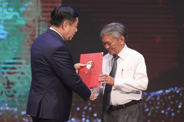 Hoàng Việt nhất thống dư địa chí đoạt giải A Sách quốc gia - Ảnh 1.