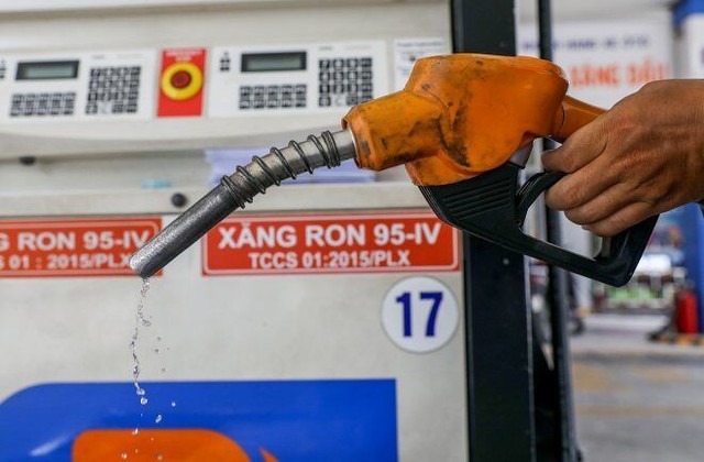 Kiến nghị cho doanh nghiệp điều chỉnh giá xăng dầu khi vượt ngưỡng - Ảnh 1.