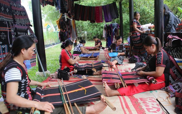 Lâm Đồng thu hút hơn 9.200 lao động tại các làng nghề - Ảnh 2.