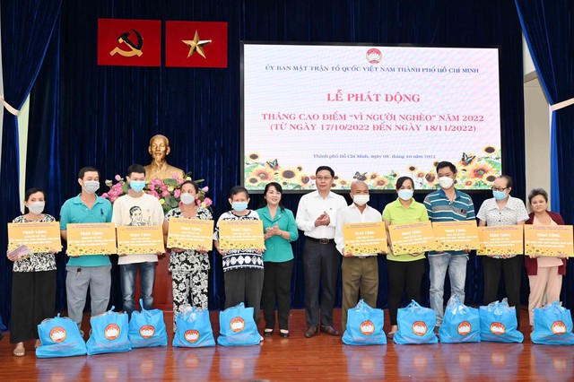 Thành phố Hồ Chí Minh phát động Tháng cao điểm “Vì người nghèo” năm 2022 - Ảnh 1.