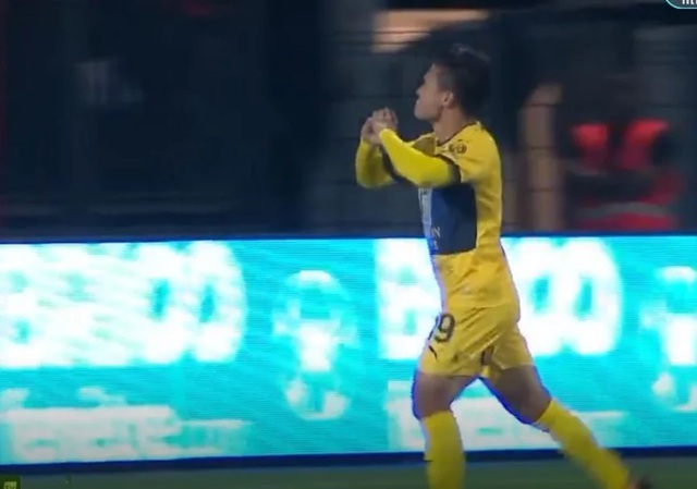 NÓNG | Quang Hải ghi bàn đầu tiên ở Ligue 2 cho Pau FC - Ảnh 2.