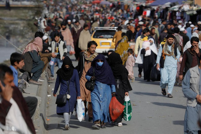 Taliban cấm phụ nữ Afghanistan tới công viên và hội chợ - Ảnh 1.