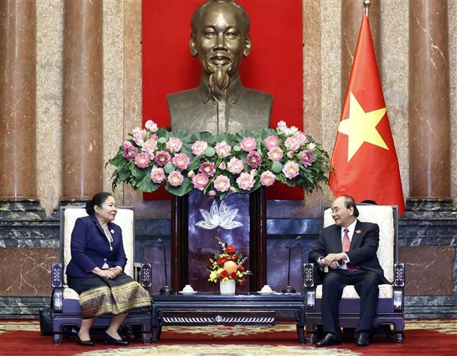 Chủ tịch nước Nguyễn Xuân Phúc tiếp Trưởng Ban Tổ chức Trung ương Đảng Nhân dân Cách mạng Lào - Ảnh 3.