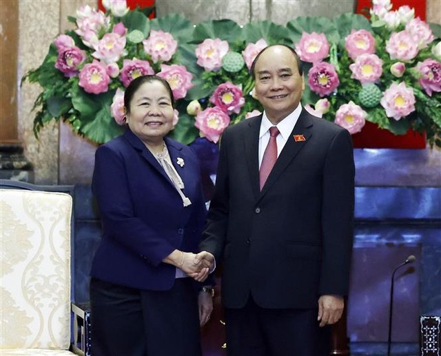 Chủ tịch nước Nguyễn Xuân Phúc tiếp Trưởng Ban Tổ chức Trung ương Đảng Nhân dân Cách mạng Lào - Ảnh 2.