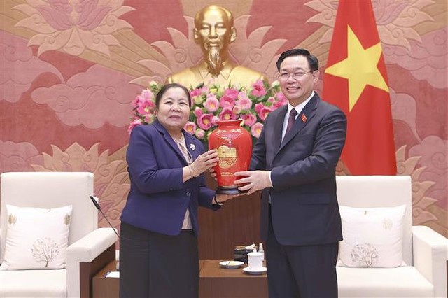Chủ tịch Quốc hội tiếp Trưởng Ban Tổ chức Trung ương Đảng Nhân dân Cách mạng Lào - Ảnh 2.