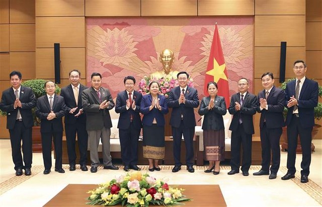 Chủ tịch Quốc hội tiếp Trưởng Ban Tổ chức Trung ương Đảng Nhân dân Cách mạng Lào - Ảnh 1.