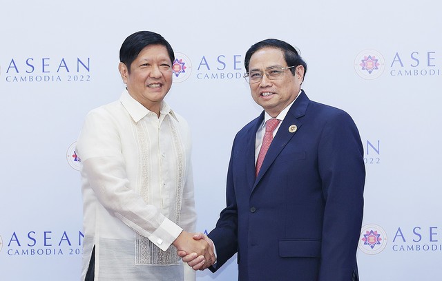 Thủ tướng Phạm Minh Chính gặp Tổng thống Philippines Ferdinand Marcos - Ảnh 1.