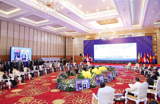 Thủ tướng tham dự nhiều hoạt động trong khuôn khổ Hội nghị Cấp cao ASEAN - Ảnh 1.
