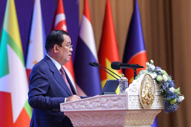 Hội nghị Cấp cao ASEAN lần thứ 40, 41 chính thức khai mạc - Ảnh 1.