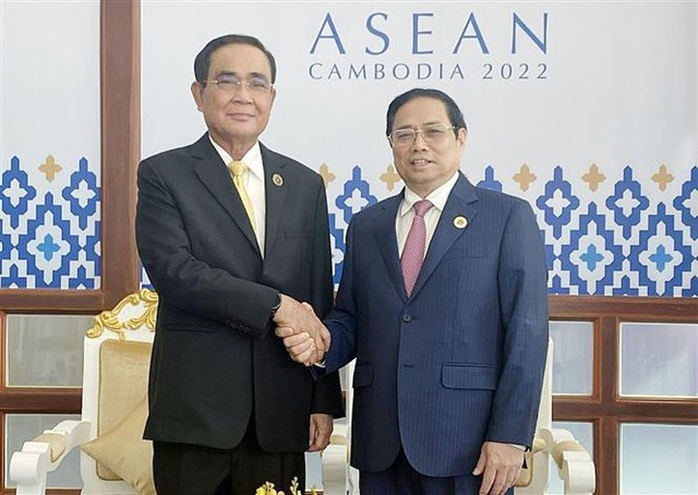 Thủ tướng Phạm Minh Chính gặp Thủ tướng Thái Lan Prayut Chan-o-cha - Ảnh 1.