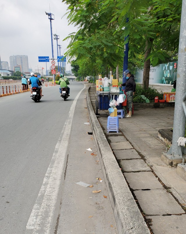 TP Hồ Chí Minh sẽ xử lý nghiêm các điểm bán xăng lẻ, tự phát - Ảnh 1.