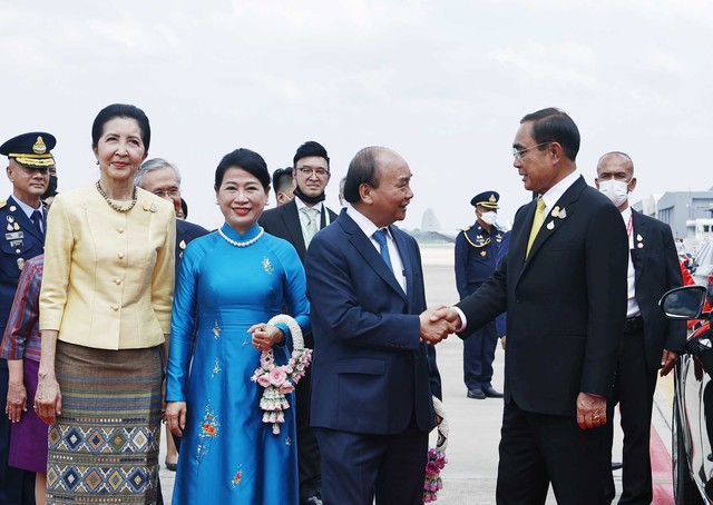 Chủ tịch nước bắt đầu thăm chính thức Thái Lan - Ảnh 2.