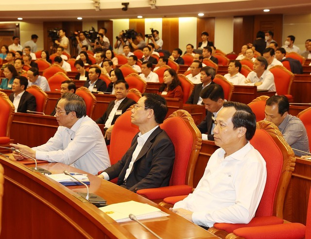 Tổng Bí thư Nguyễn Phú Trọng chủ trì hội nghị về phát triển vùng Bắc Trung Bộ và duyên hải Trung Bộ - Ảnh 5.