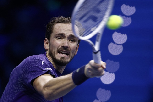 Thua Tsitsipas, Medvedev dừng bước tại ATP Finals 2022 - Ảnh 2.