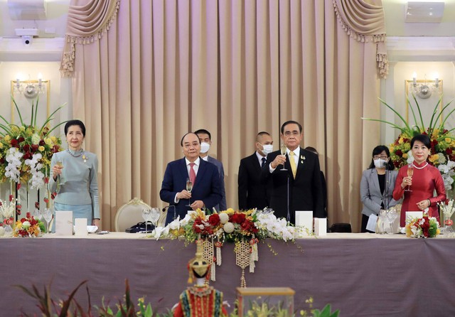 Chủ tịch nước Nguyễn Xuân Phúc và Thủ tướng Thái Lan Prayuth Chan-o-cha đồng chủ trì họp báo - Ảnh 1.