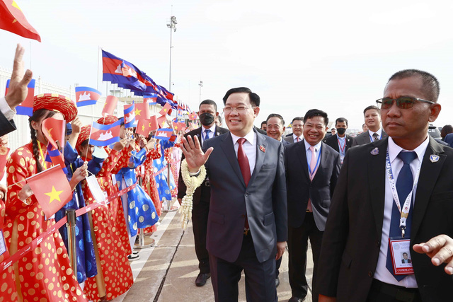 Chủ tịch Quốc hội bắt đầu thăm chính thức Campuchia và dự AIPA-43 - Ảnh 10.