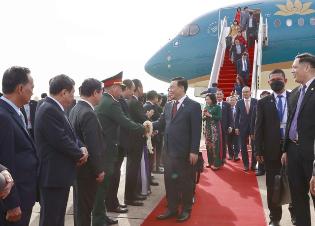 Chủ tịch Quốc hội bắt đầu thăm chính thức Campuchia và dự AIPA-43 - Ảnh 6.