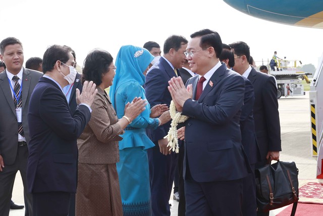 Chủ tịch Quốc hội bắt đầu thăm chính thức Campuchia và dự AIPA-43 - Ảnh 5.