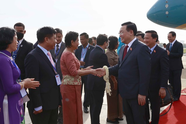 Chủ tịch Quốc hội bắt đầu thăm chính thức Campuchia và dự AIPA-43 - Ảnh 3.