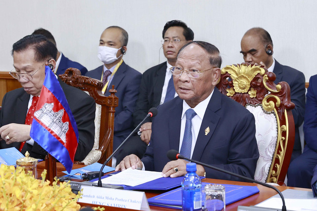 Chủ tịch Quốc hội Vương Đình Huệ hội đàm với Chủ tịch Quốc hội Campuchia - Ảnh 3.