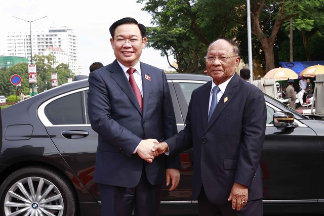 Lễ đón Chủ tịch Quốc hội Vương Đình Huệ thăm chính thức Vương quốc Campuchia - Ảnh 2.