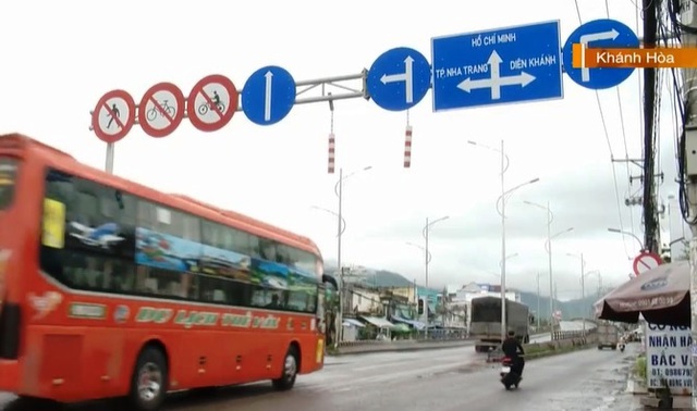 Khánh Hòa: Mất an toàn giao thông tại cầu vượt ngã ba Thành - Ảnh 2.