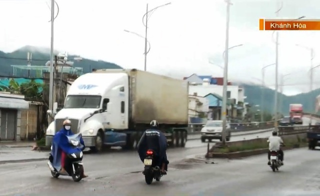 Khánh Hòa: Mất an toàn giao thông tại cầu vượt ngã ba Thành - Ảnh 3.