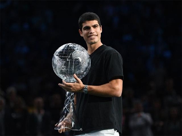 Carlos Alcaraz được trao danh hiệu tay vợt số 1 thế giới năm 2022 - Ảnh 1.