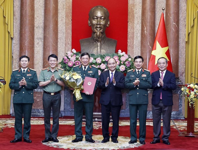 Thăng quân hàm Thượng tướng cho đồng chí Huỳnh Chiến Thắng - Ảnh 1.