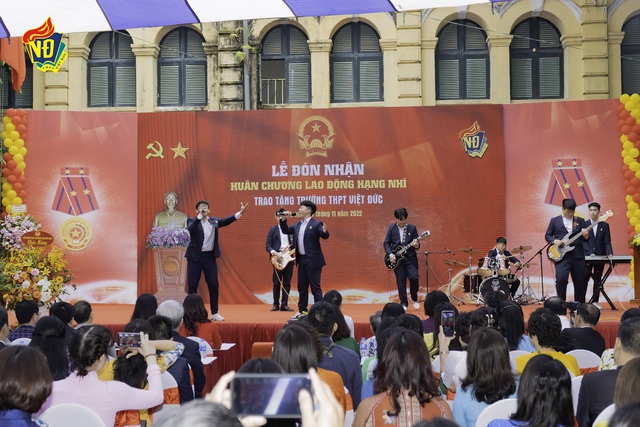 Trường THPT Việt Đức vinh dự đón nhận Huân chương Lao động hạng Nhì - Ảnh 7.