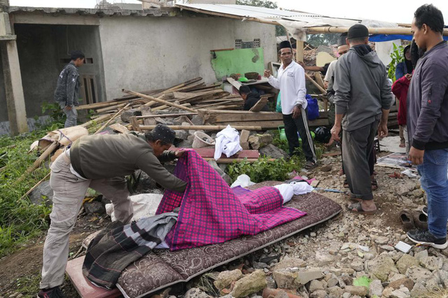 Động đất ở Indonesia: Số người tử vong tăng lên 268, Chính phủ hỗ trợ nạn nhân - Ảnh 1.