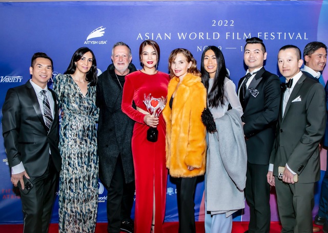 Trương Ngọc Ánh rạng rỡ hội ngộ Quyền Linh tại Liên hoan phim Asia World Film Festival 2022 - Ảnh 3.