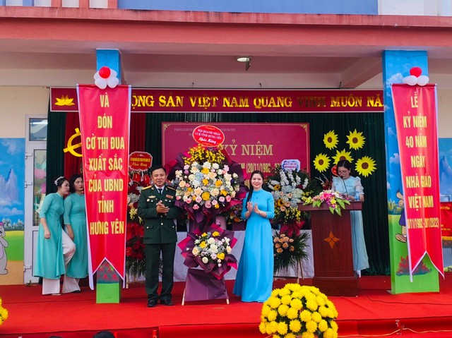 Trường mần non Hiến Nam, Thành phố Hưng Yên đón nhận Cờ thi đua xuất sắc của UBND tỉnh - Ảnh 3.