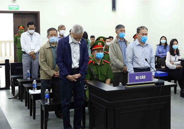 Luật sư xin giảm nhẹ hình phạt cho cựu Thứ trưởng Bộ Y tế Cao Minh Quang - Ảnh 3.