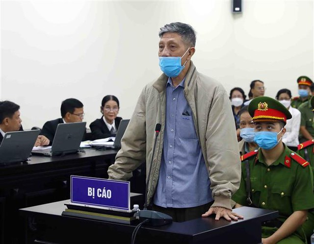 Luật sư xin giảm nhẹ hình phạt cho cựu Thứ trưởng Bộ Y tế Cao Minh Quang - Ảnh 1.