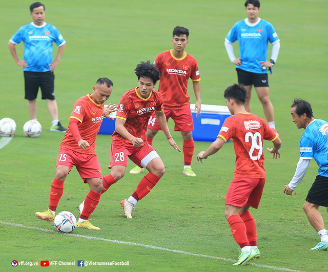 ĐT Việt Nam tập buổi đầu tiên, Quế Ngọc Hải mong chờ được thử tài với Borussia Dortmund - Ảnh 5.