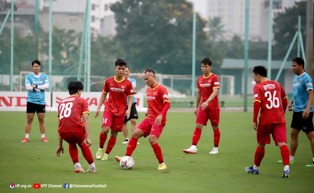 ĐT Việt Nam tập buổi đầu tiên, Quế Ngọc Hải mong chờ được thử tài với Borussia Dortmund - Ảnh 4.