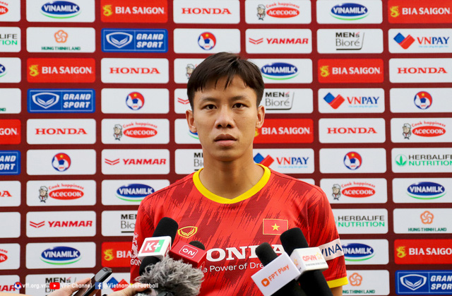 ĐT Việt Nam tập buổi đầu tiên, Quế Ngọc Hải mong chờ được thử tài với Borussia Dortmund - Ảnh 1.