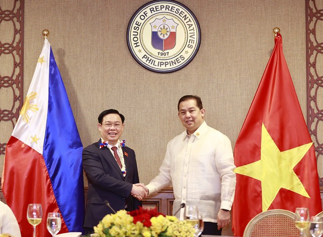 Chủ tịch Quốc hội Vương Đình Huệ bắt đầu chuyến thăm chính thức Philippines - Ảnh 10.
