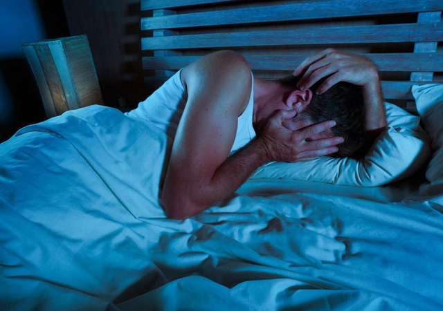 Bật đèn khi ngủ làm tăng nguy cơ mắc bệnh tiểu đường - Ảnh 1.