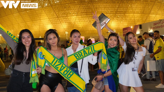 Người hâm mộ Brazil đổ về SVĐ Lusail, sẵn sàng cho màn ra quân tại World Cup 2022 - Ảnh 4.