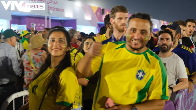 Người hâm mộ Brazil đổ về SVĐ Lusail, sẵn sàng cho màn ra quân tại World Cup 2022 - Ảnh 8.