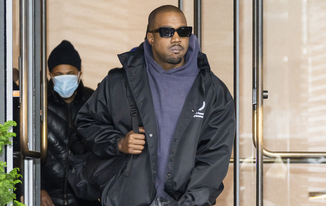 Kanye West bị tố bắt nạt nhân viên tại Adidas - Ảnh 1.