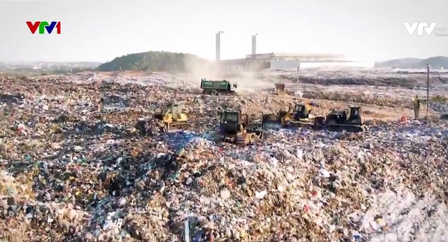 Lãng phí nguồn tài nguyên rác bị chôn lấp - Ảnh 1.