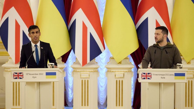 Ngoại trưởng Anh thăm Ukraine, cam kết viện trợ hàng triệu Bảng Anh - Ảnh 2.