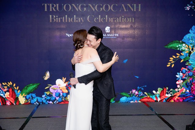 Trương Ngọc Ánh hạnh phúc cùng bạn trai trong ngày sinh nhật  - Ảnh 2.
