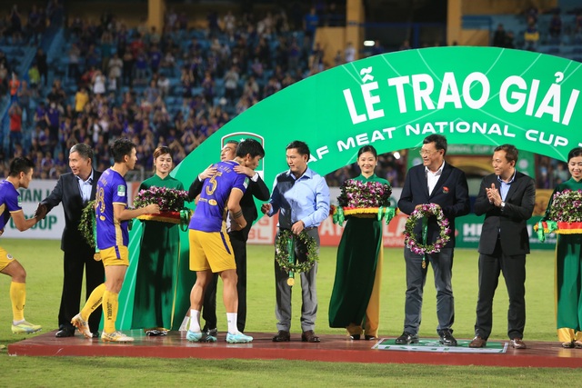 Chung kết Cúp Quốc gia 2022: CLB Hà Nội đăng quang - Ảnh 4.