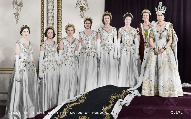 Bạn thân cố Nữ hoàng Elizabeth II chỉ trích phim về Hoàng gia Anh - Ảnh 1.