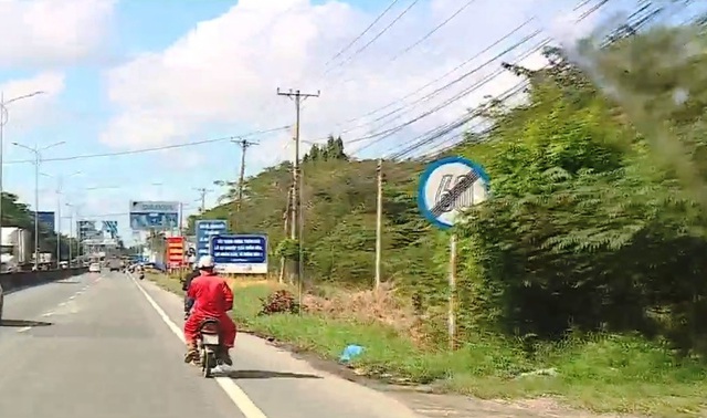 Bất cập biển báo giao thông trên QL1A qua Tiền Giang - Ảnh 4.